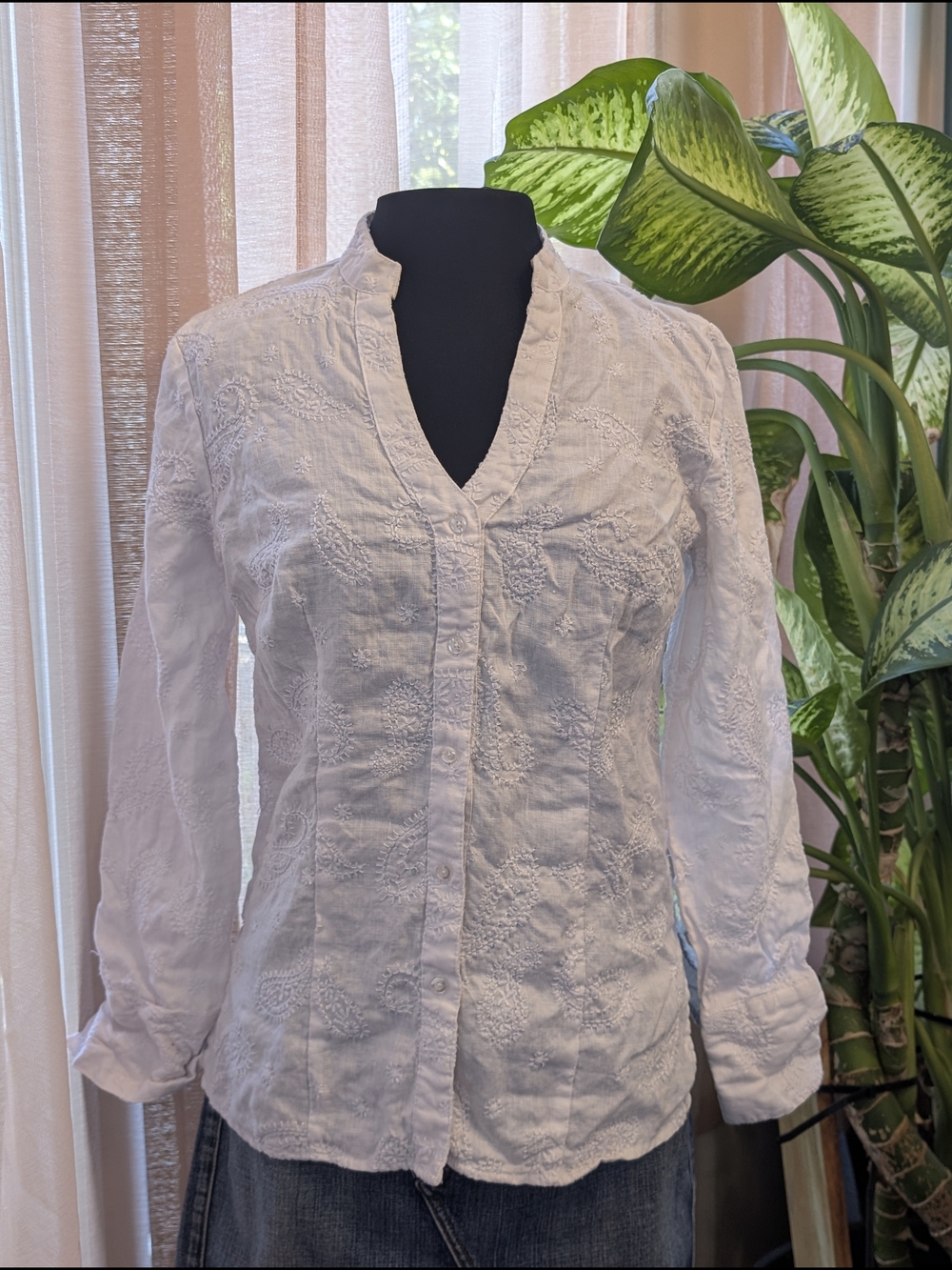 Women’s White Embroidered Button-Front Blouse 100% Linen Medium